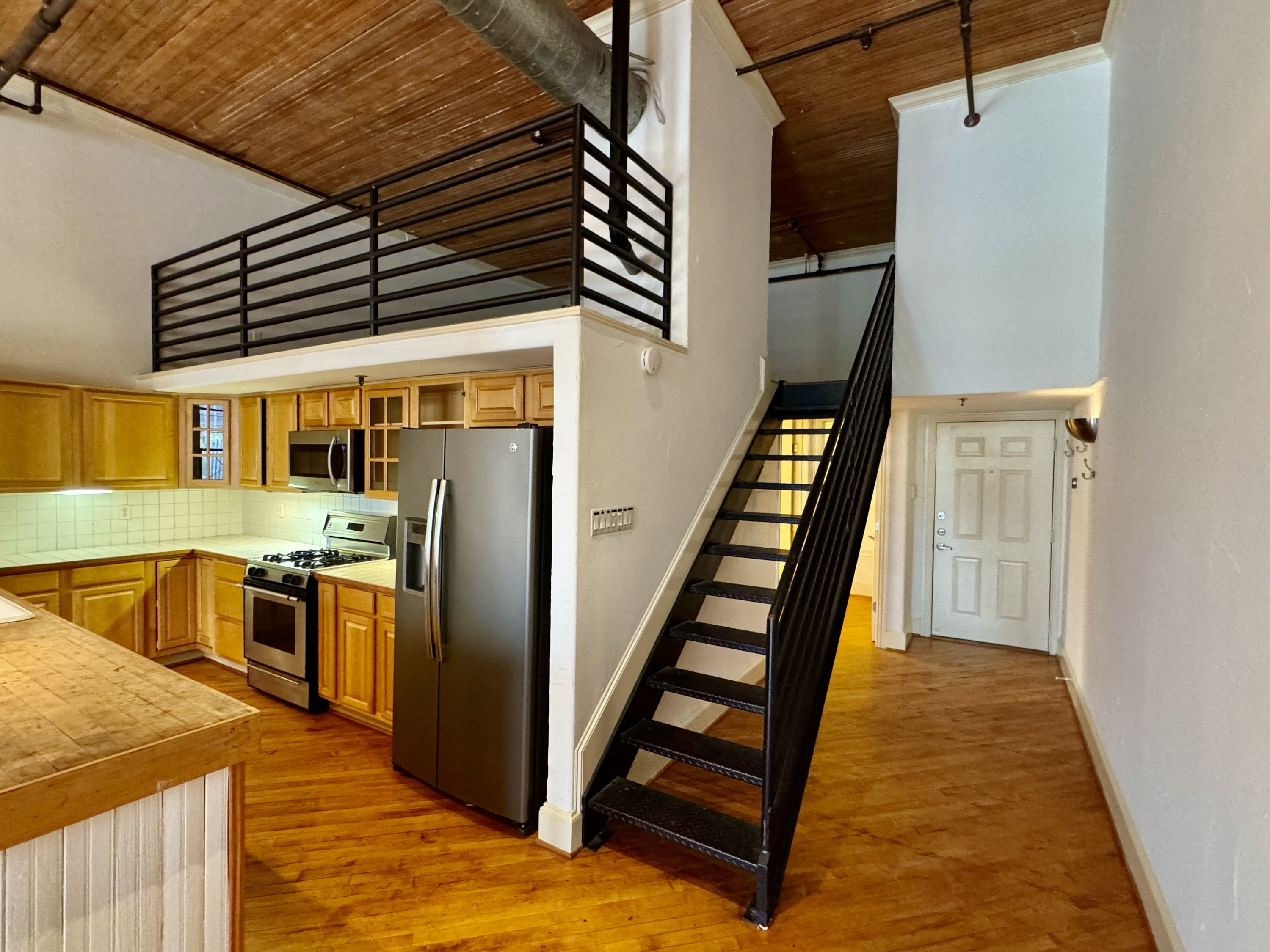3026 Commerce